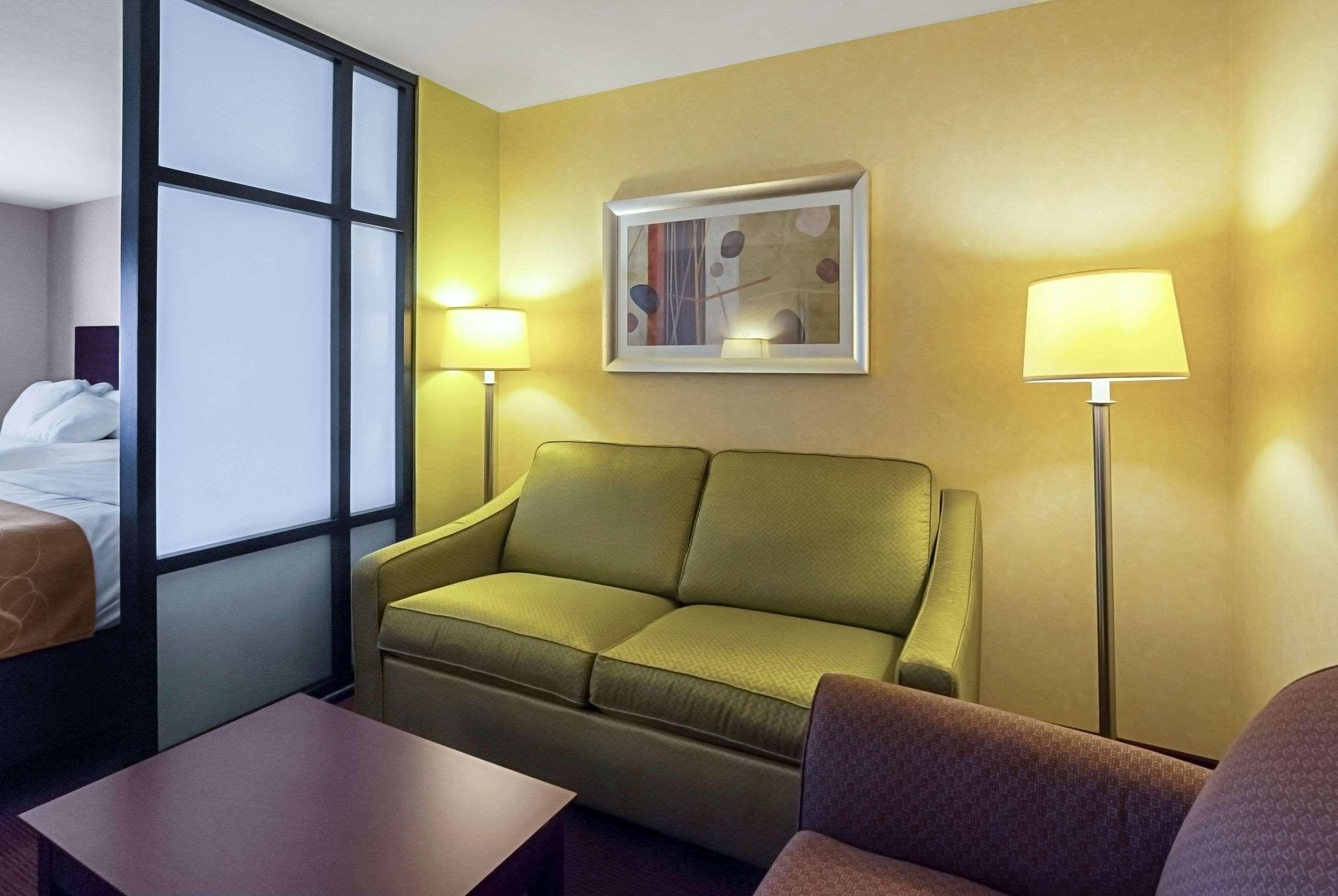 Comfort Suites Manhattan Exterior photo